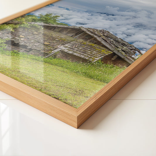 Verfallene Hütte Bergnebel