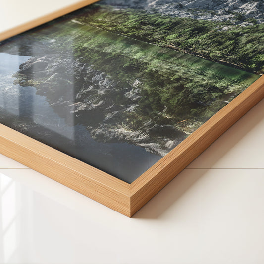 Bergsee Spiegelung alpines Grün