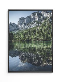 Bergsee Spiegelung alpines Grün