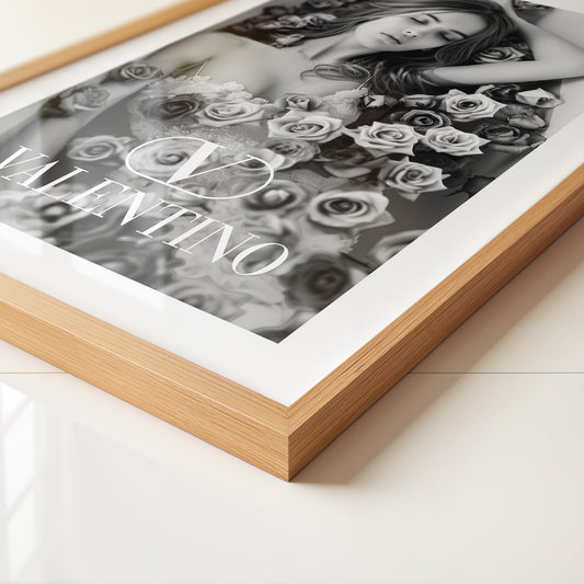 Frau in Rosen Bad Schwarzweiß