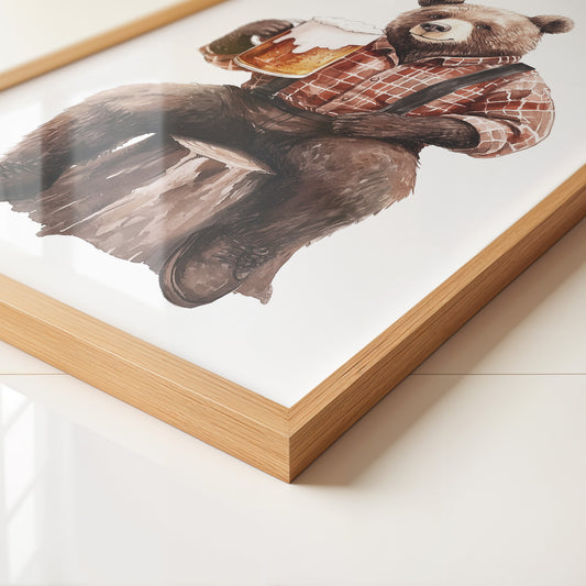 Bär mit Bier in Holzfällerhemd