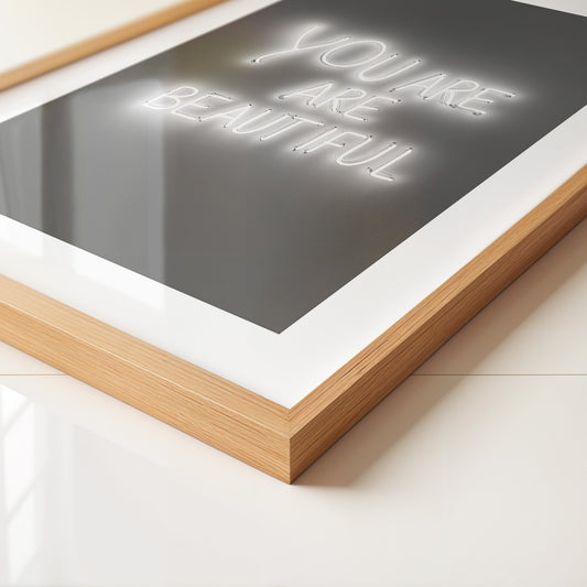 Neon Schriftzug Leuchtend Schwarzweiß