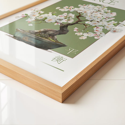 Bonsaibaum Blüten zartgrüner Hintergrund