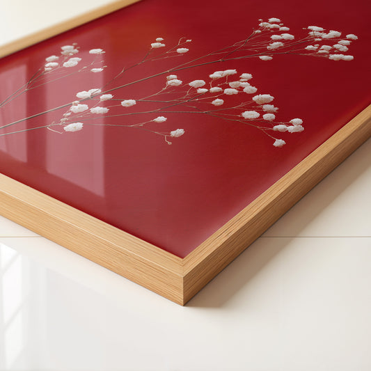 Weiße Blütenzweige auf Rot