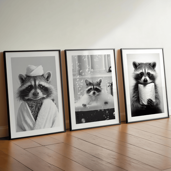 Poster Set „Badespaß“ – Waschbär Trio fürs Badezimmer