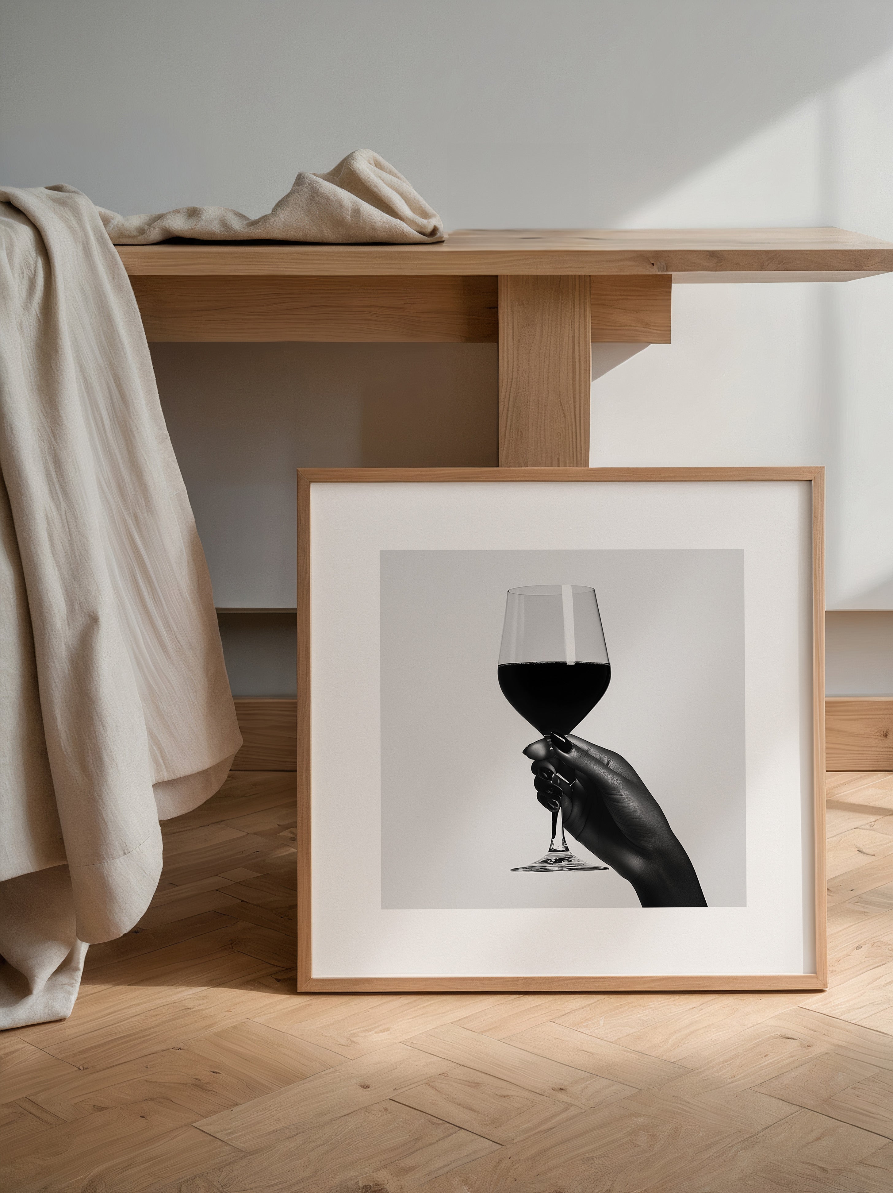 Weinglas Hand schwarzweiß