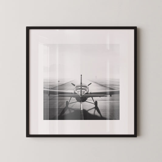 Flugzeug Startbahn Nebel Schwarzweiß