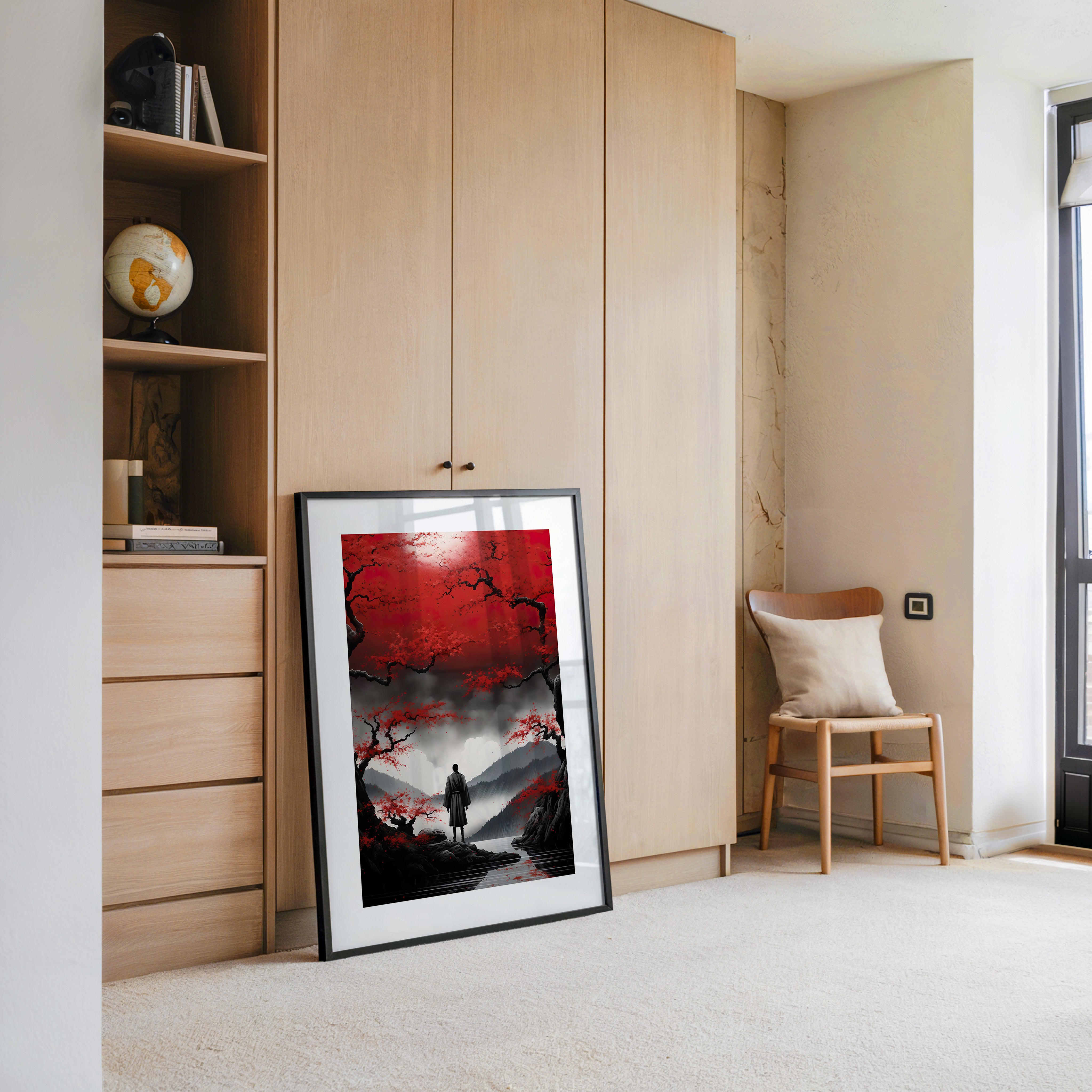 Rote Kirschblüten düsterer Nebel