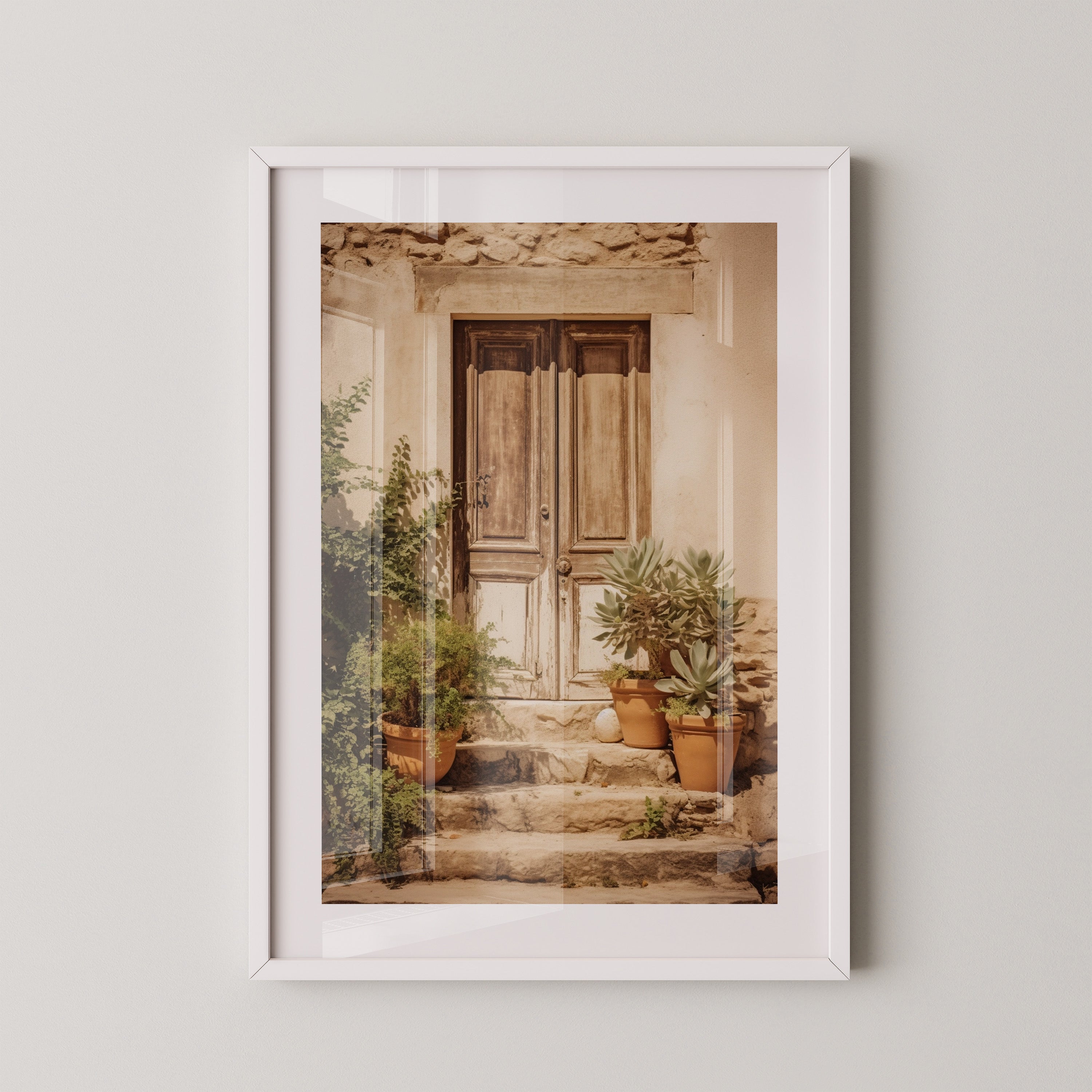 Rustikale Tür mit Pflanzen