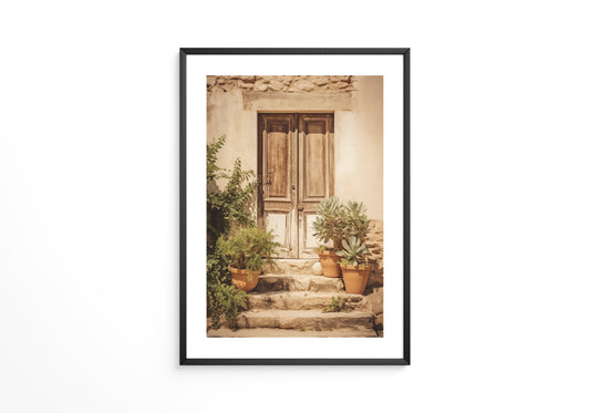 Rustikale Tür mit Pflanzen