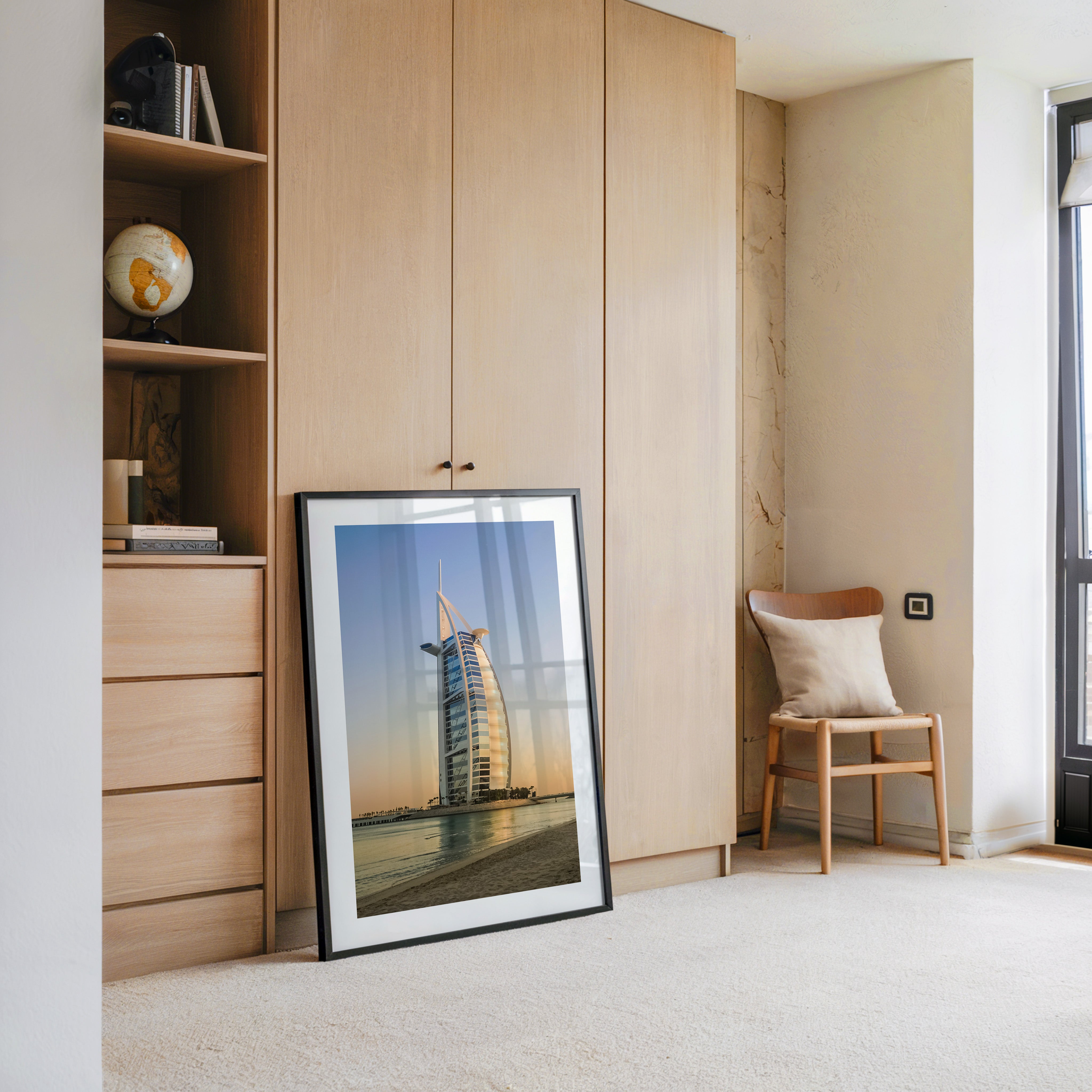 Segelgebäude vor Abendhimmel