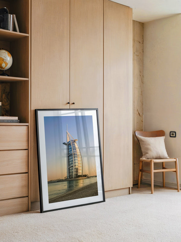 Segelgebäude vor Abendhimmel