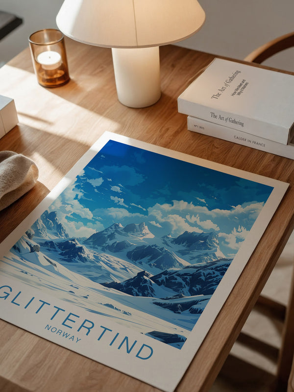 Schneebedeckte Berge in Blau