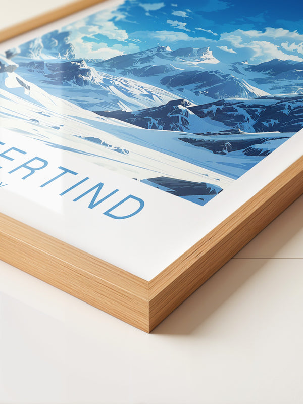 Schneebedeckte Berge in Blau