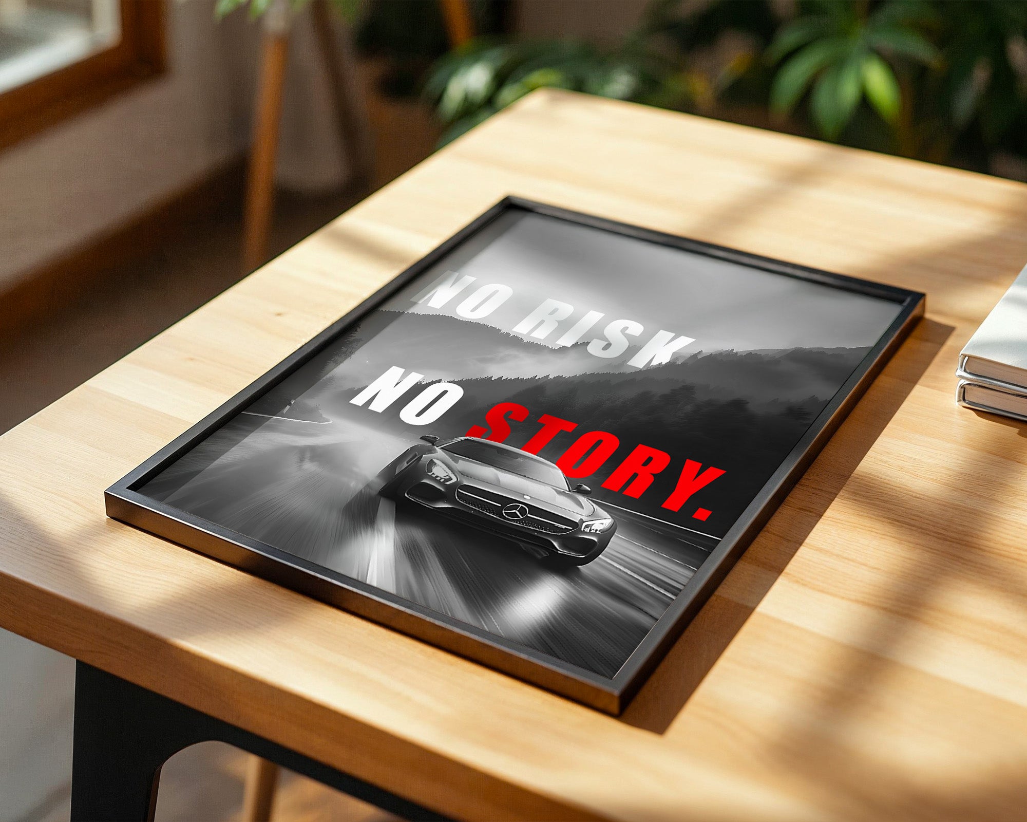 Mercedes Fahrt Regen Graustufen