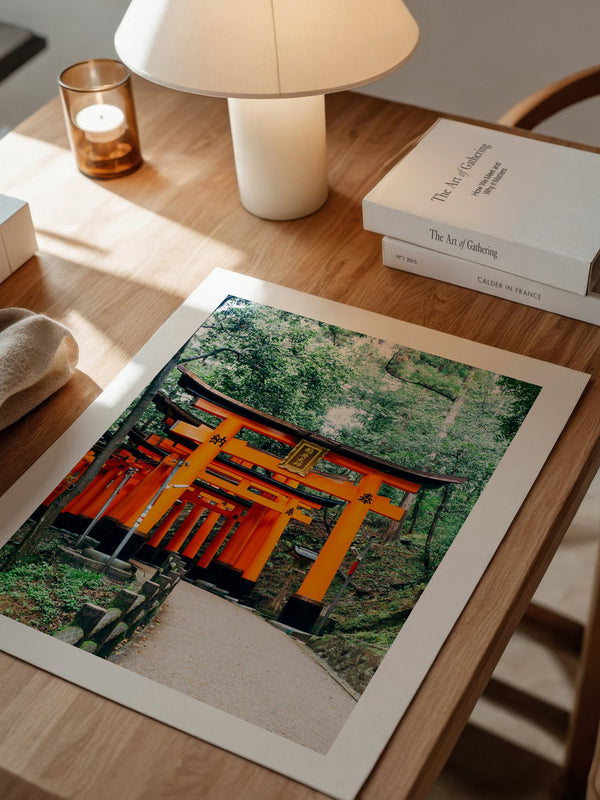Torii Pfad leuchtend Orange