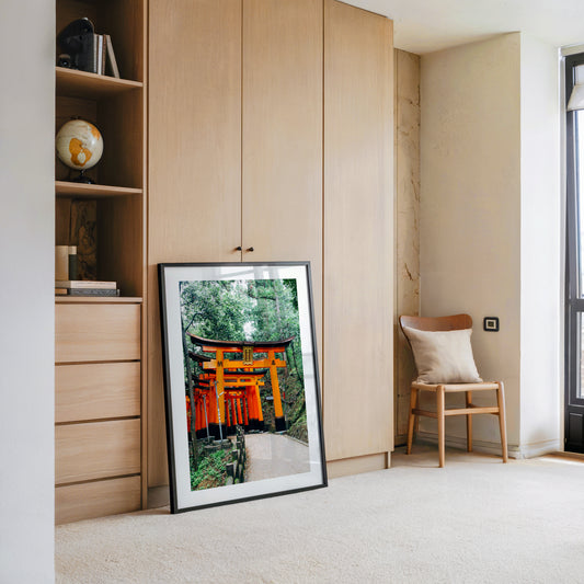 Torii Pfad leuchtend Orange