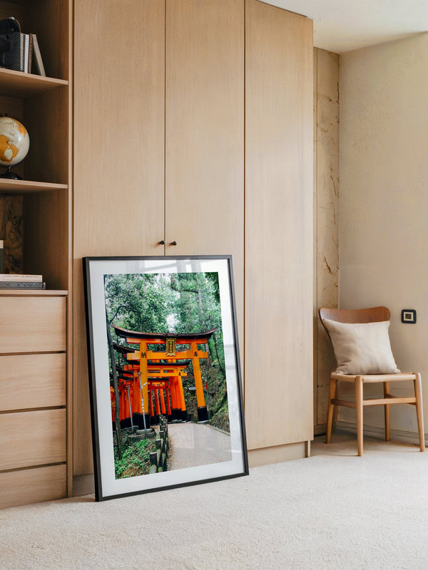 Torii Pfad leuchtend Orange