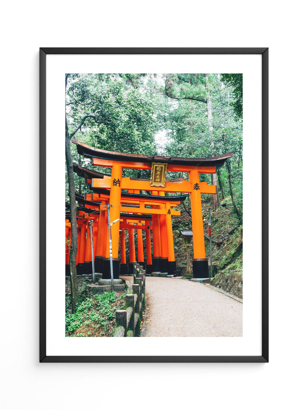 Torii Pfad leuchtend Orange