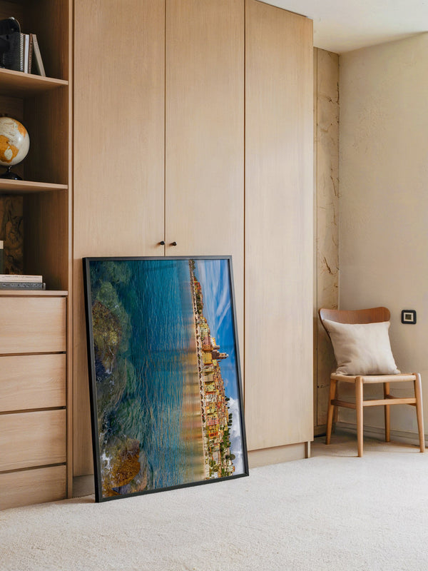 Bunte Küstenhäuser Spiegelung