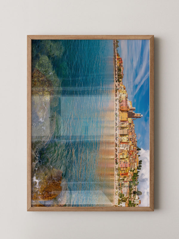 Bunte Küstenhäuser Spiegelung