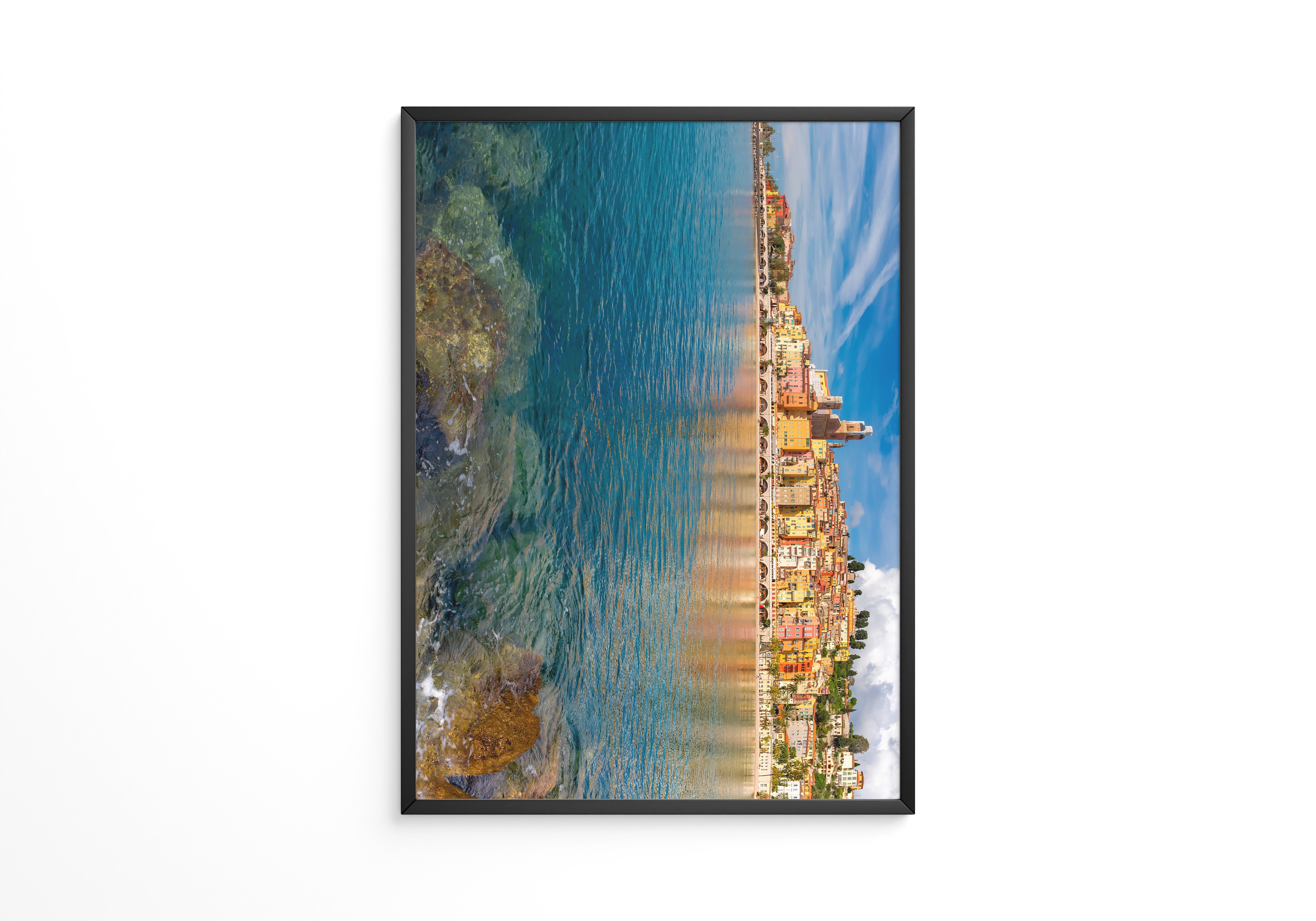 Bunte Küstenhäuser Spiegelung