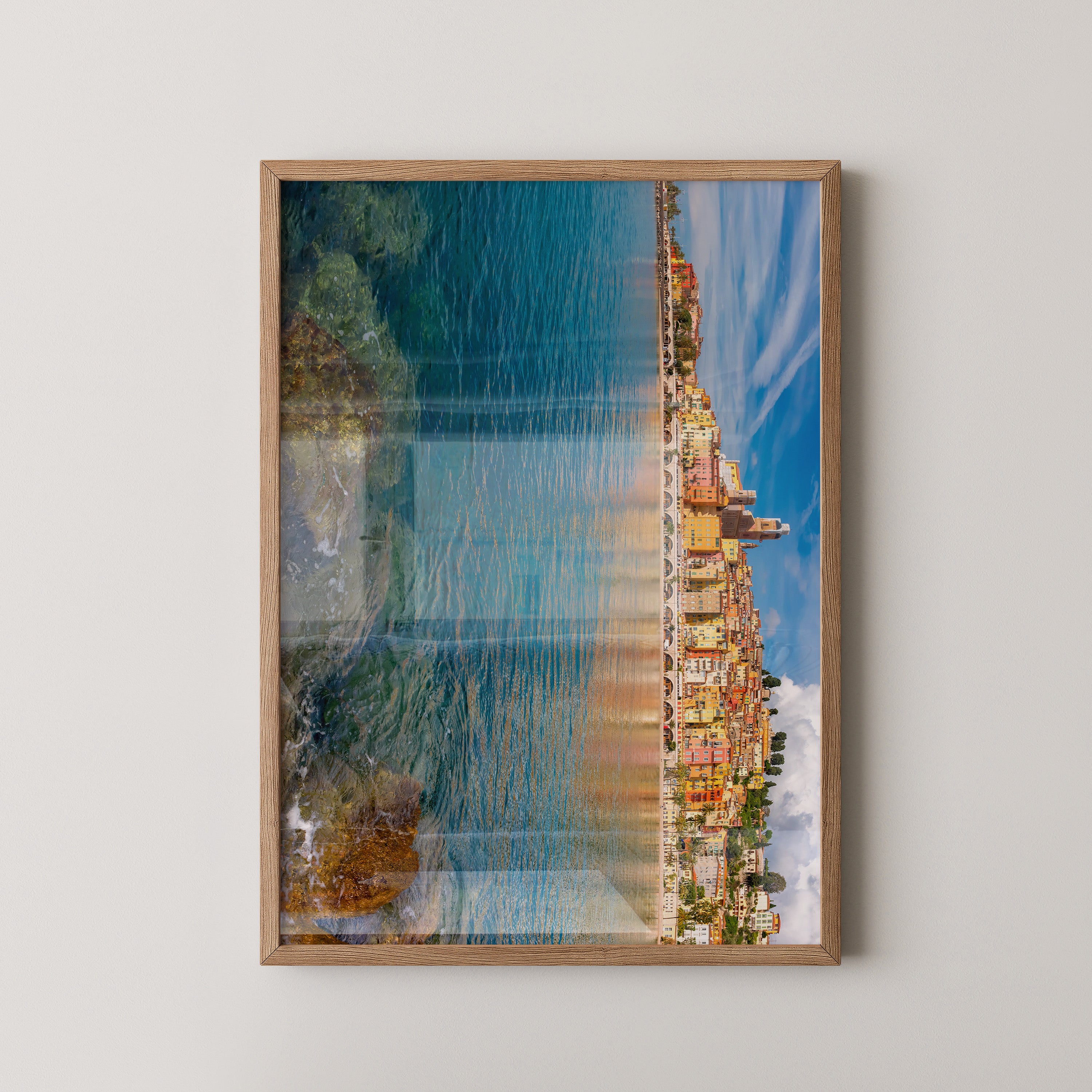 Bunte Küstenhäuser Spiegelung