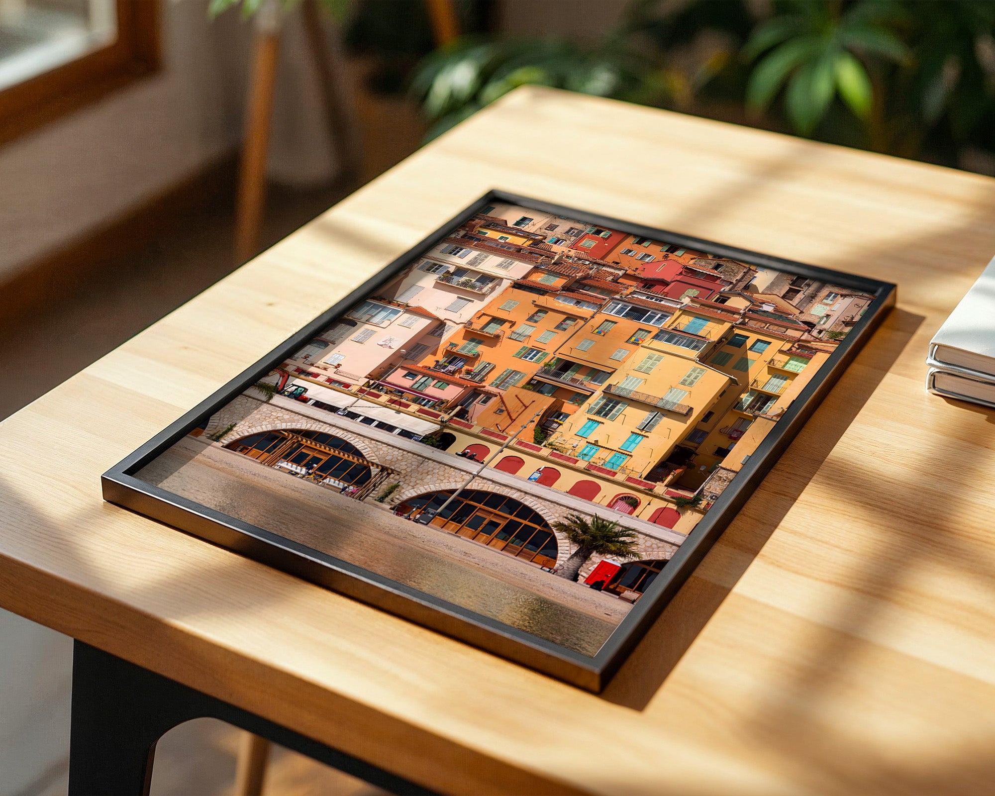 Bunte Häuserfassade am Meer