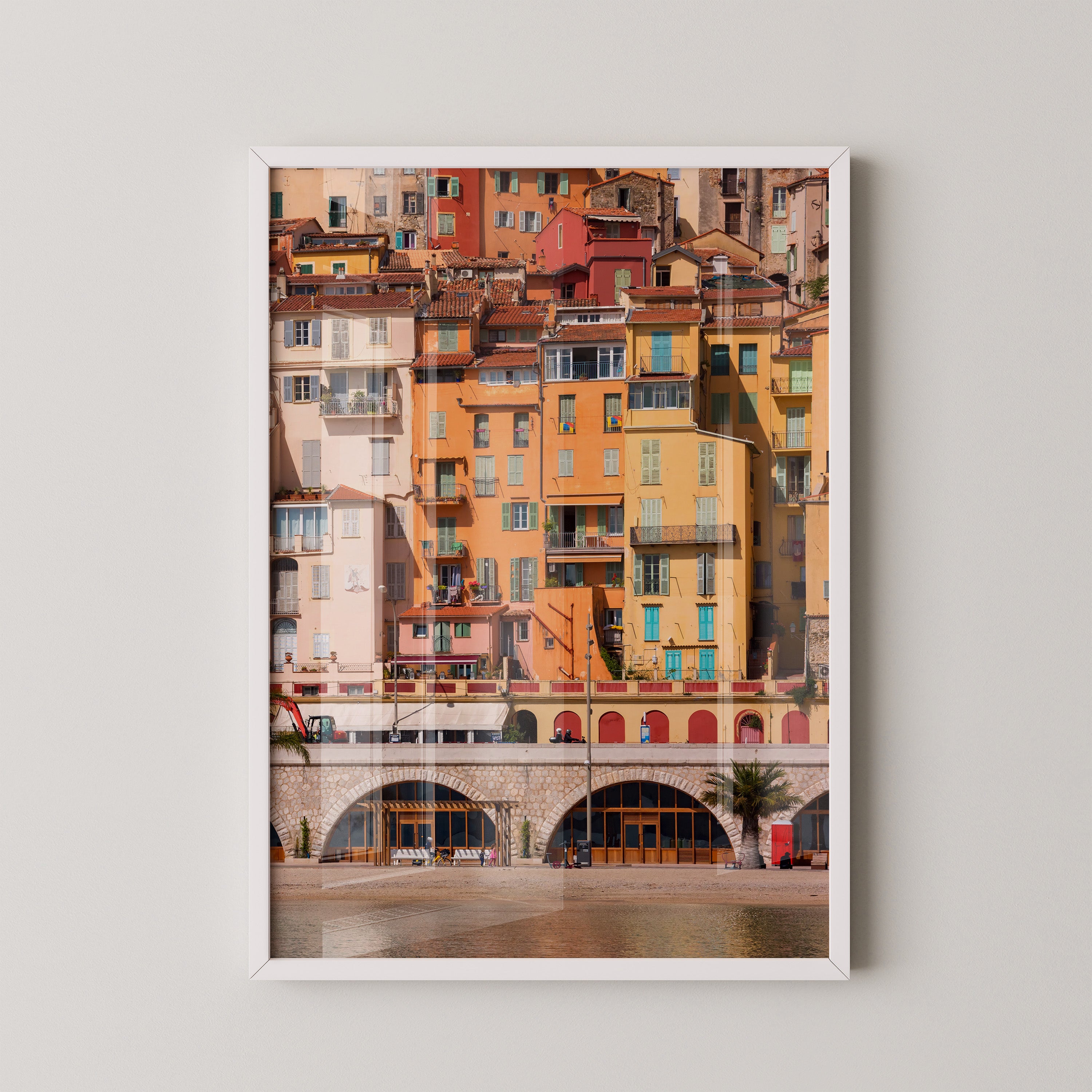 Bunte Häuserfassade am Meer