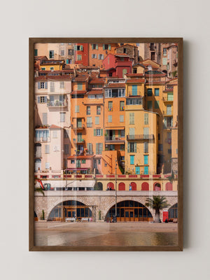 Bunte Häuserfassade am Meer