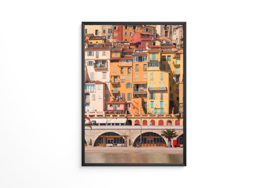 Bunte Häuserfassade am Meer