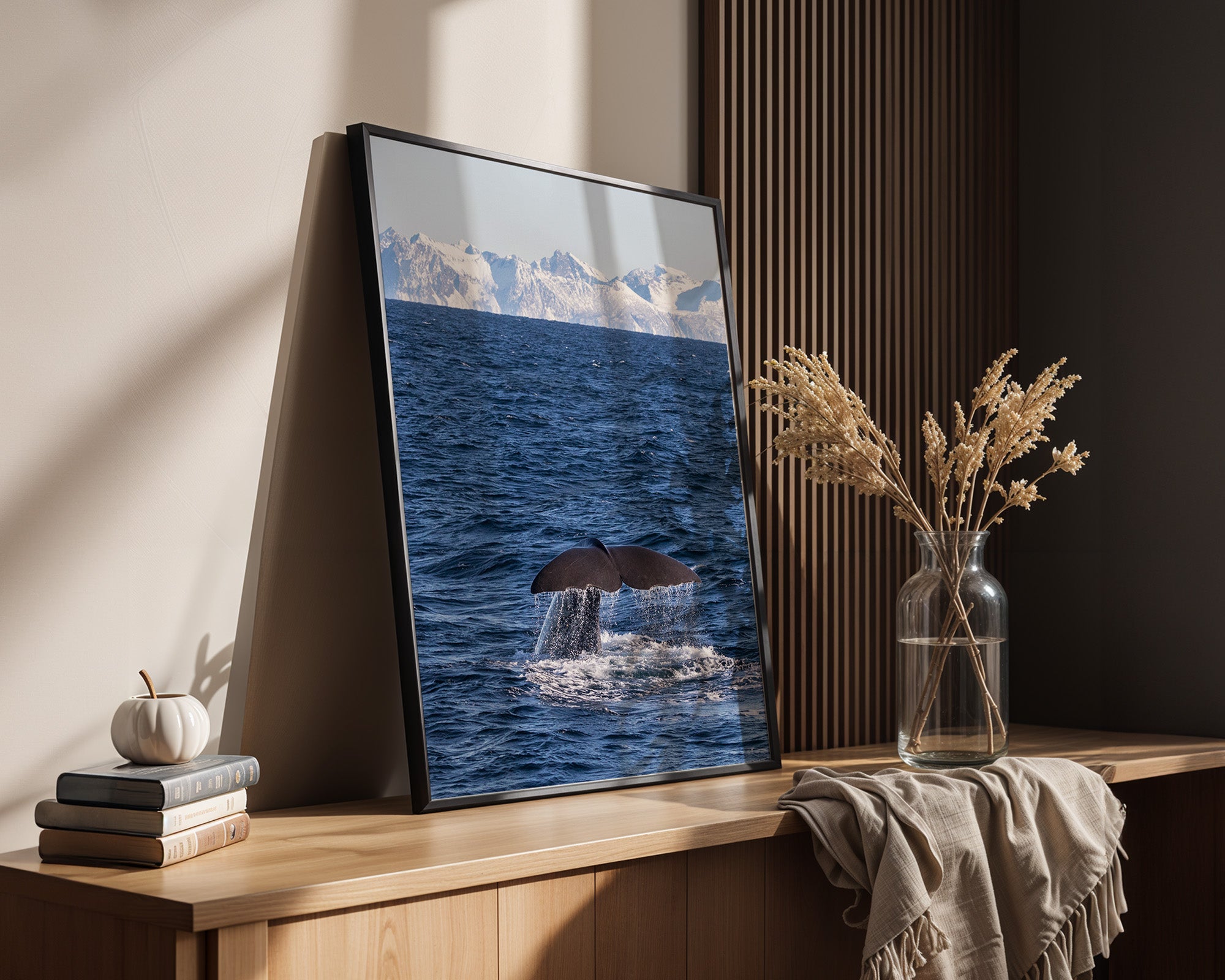 Walflosse Ozean Berge