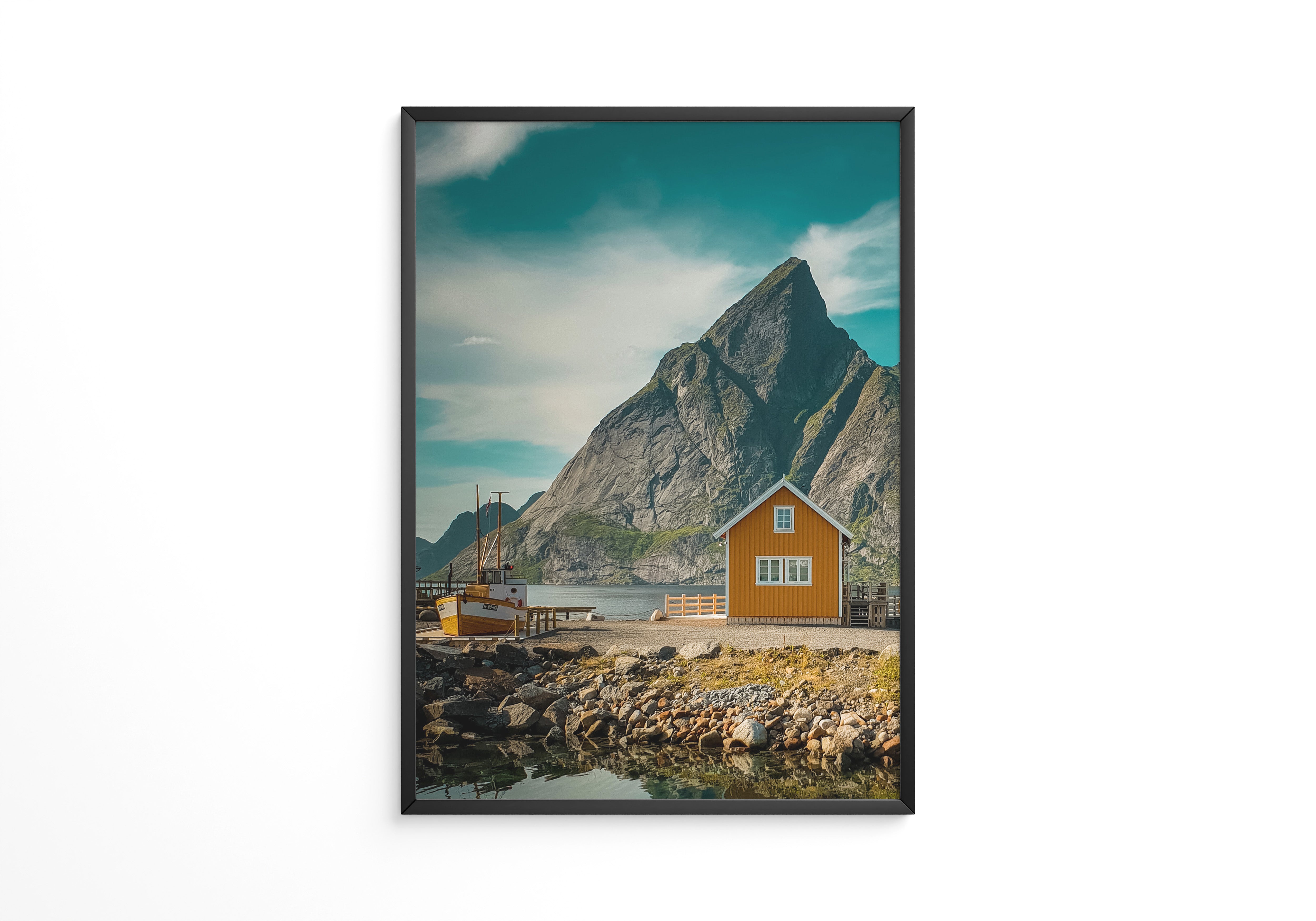 Gelbes Haus Bergkulisse