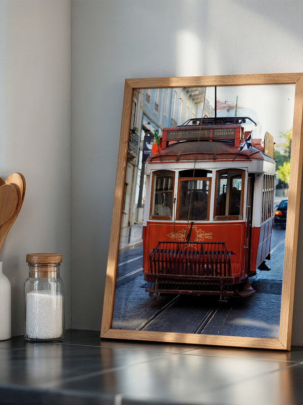 Rote Straßenbahn Lissabon retro