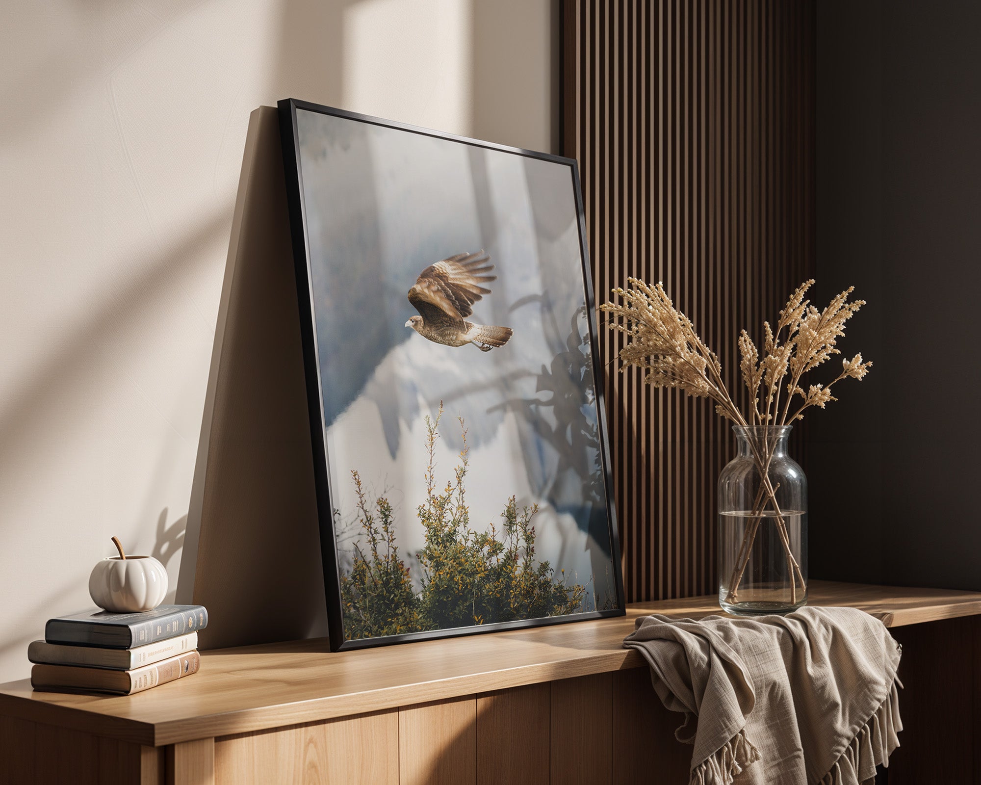 Greifvogel Flug Berge Nebel