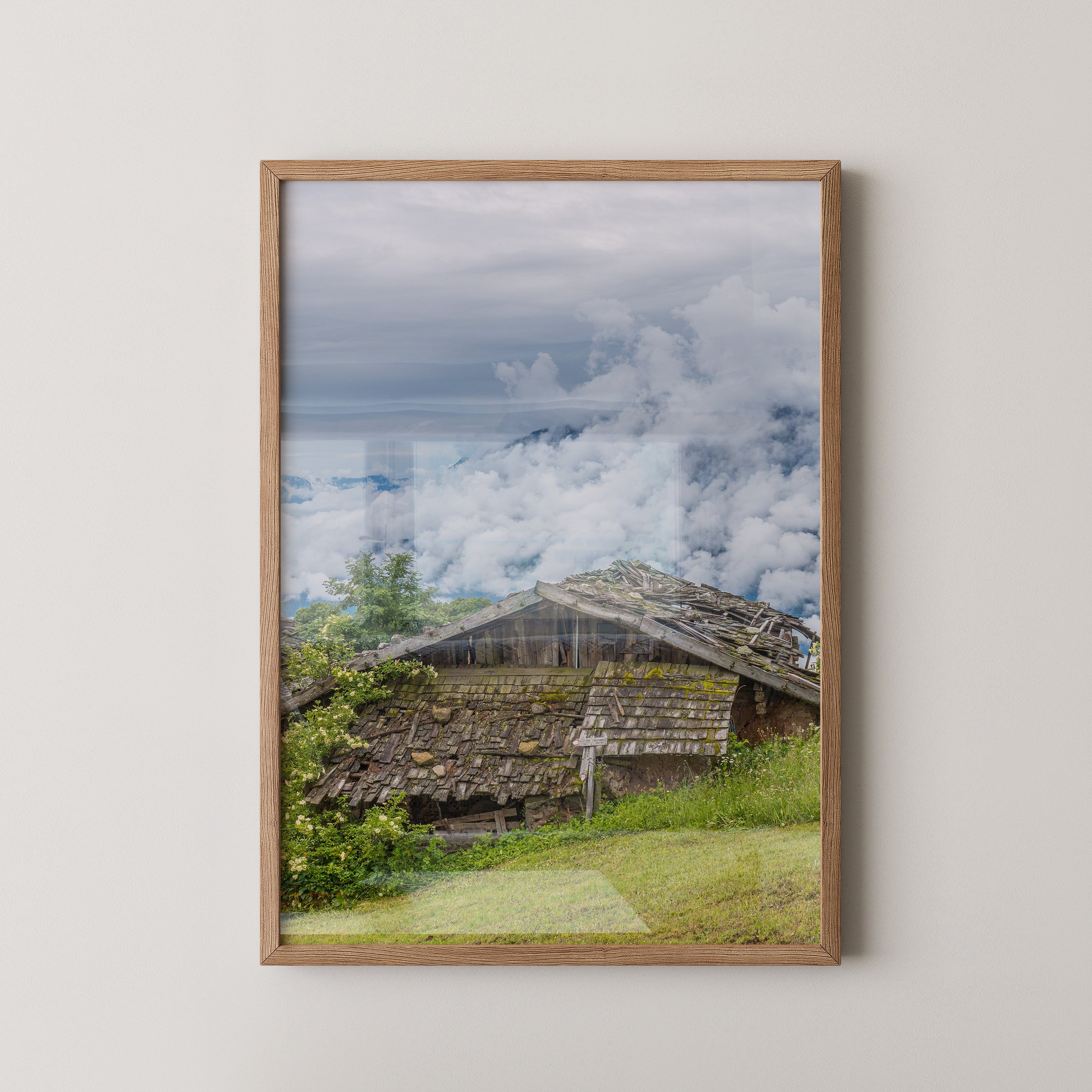 Verfallene Hütte Bergnebel