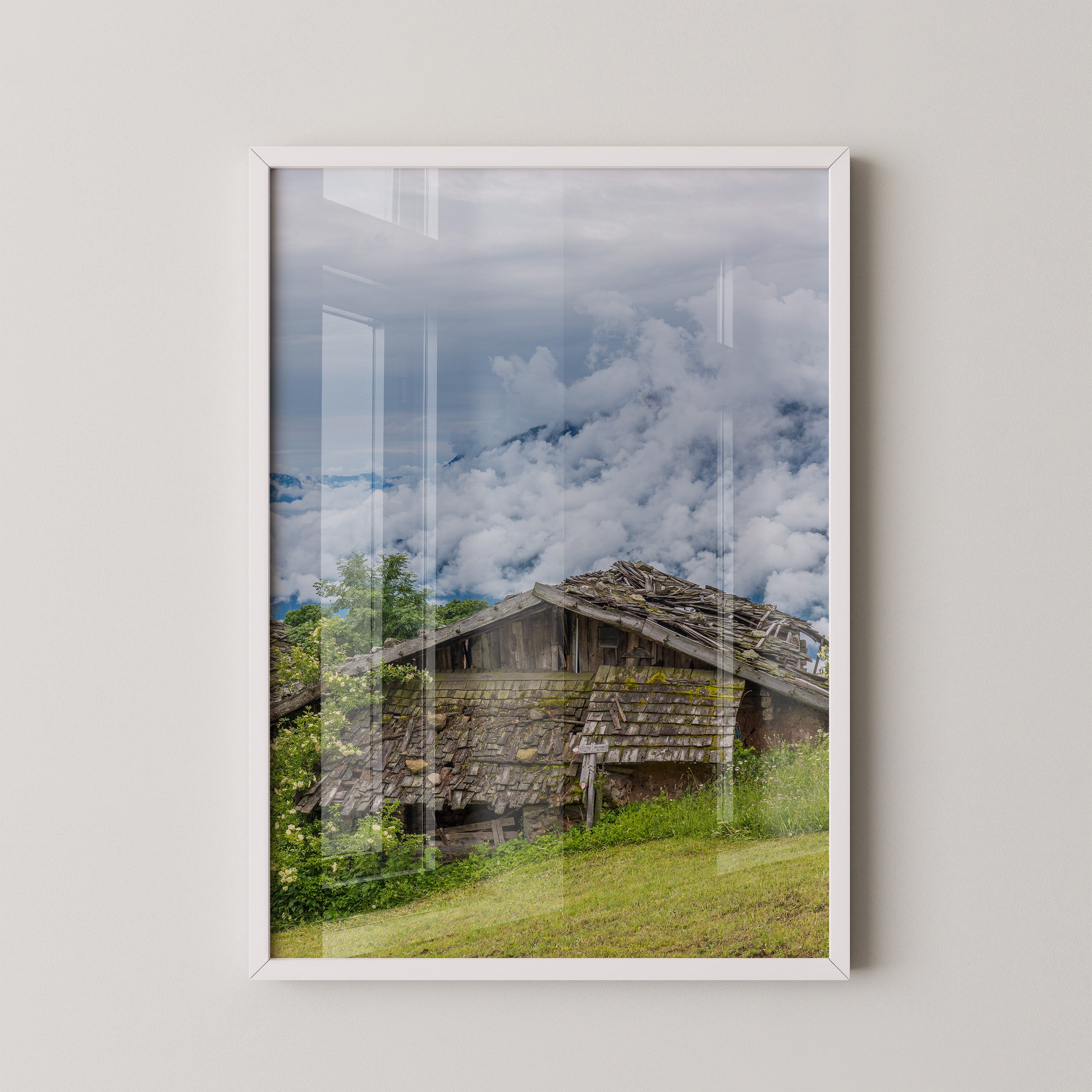 Verfallene Hütte Bergnebel