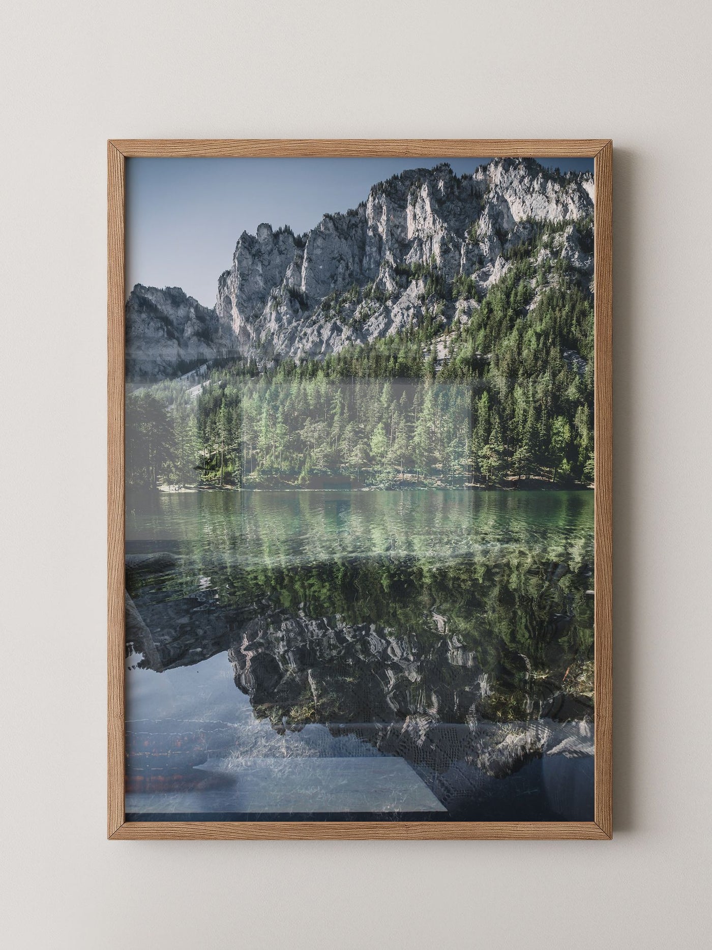 Bergsee Spiegelung alpines Grün