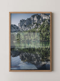 Bergsee Spiegelung alpines Grün