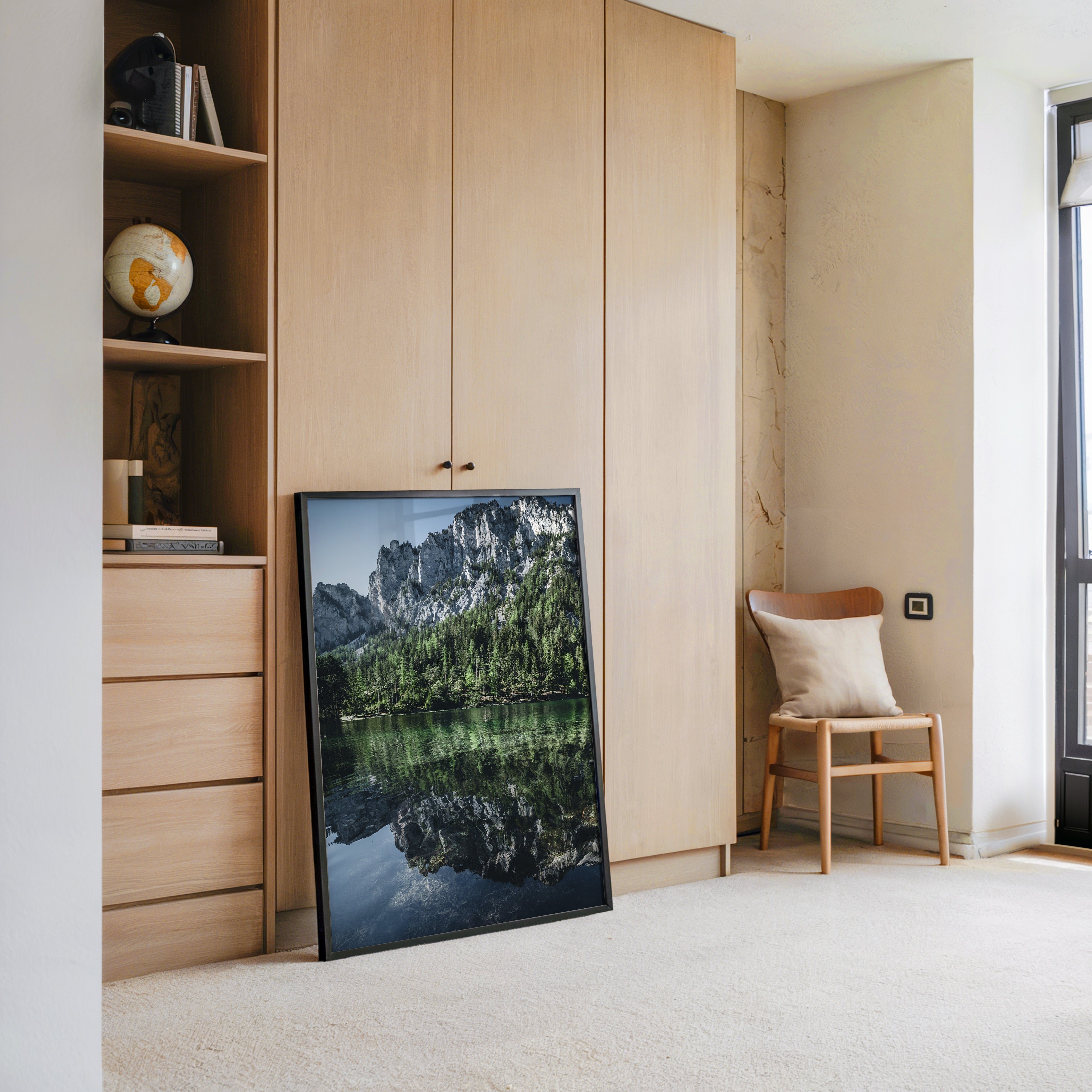 Bergsee Spiegelung alpines Grün