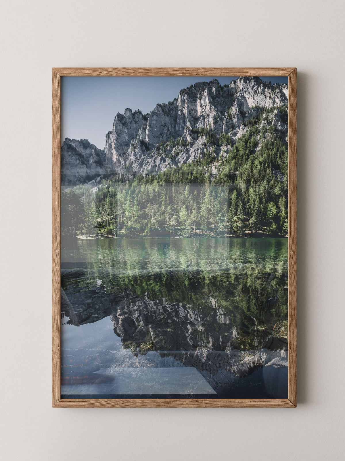 Bergsee Spiegelung alpines Grün
