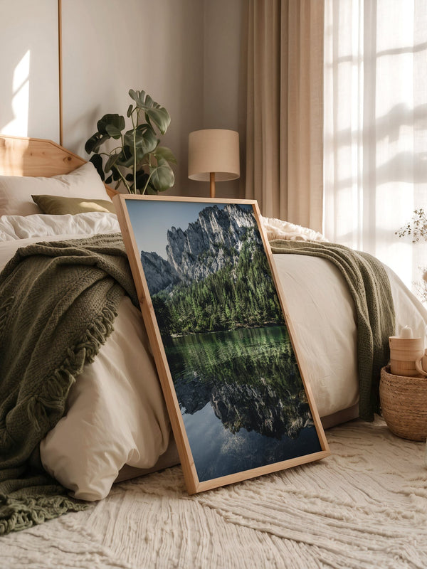Bergsee Spiegelung alpines Grün
