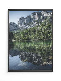 Bergsee Spiegelung alpines Grün