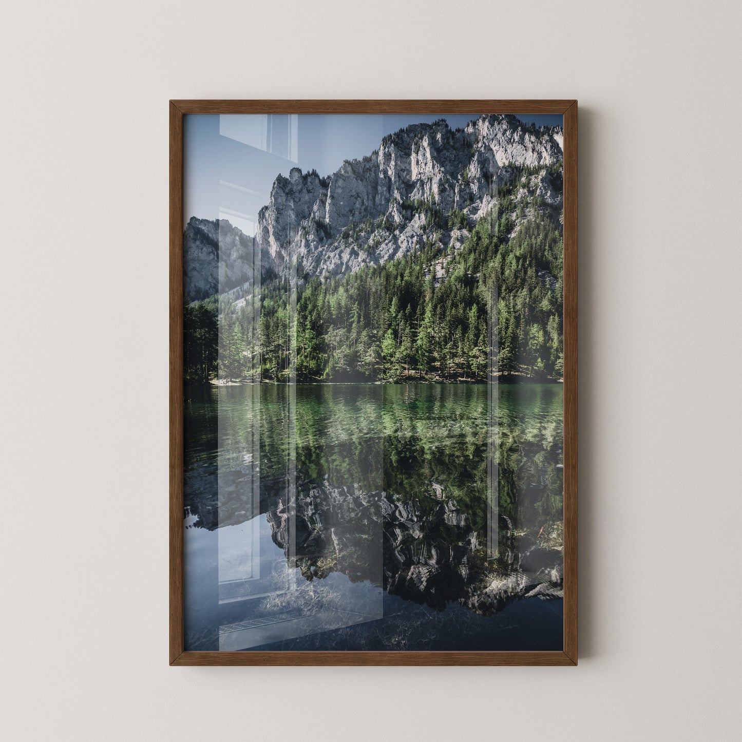 Bergsee Spiegelung alpines Grün
