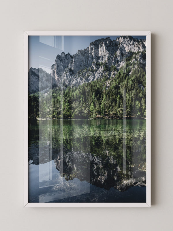 Bergsee Spiegelung alpines Grün