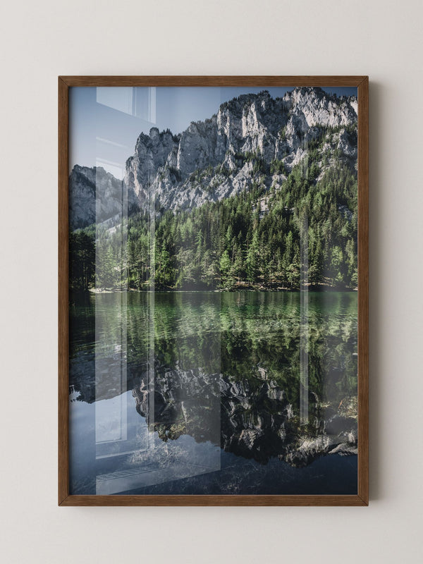 Bergsee Spiegelung alpines Grün