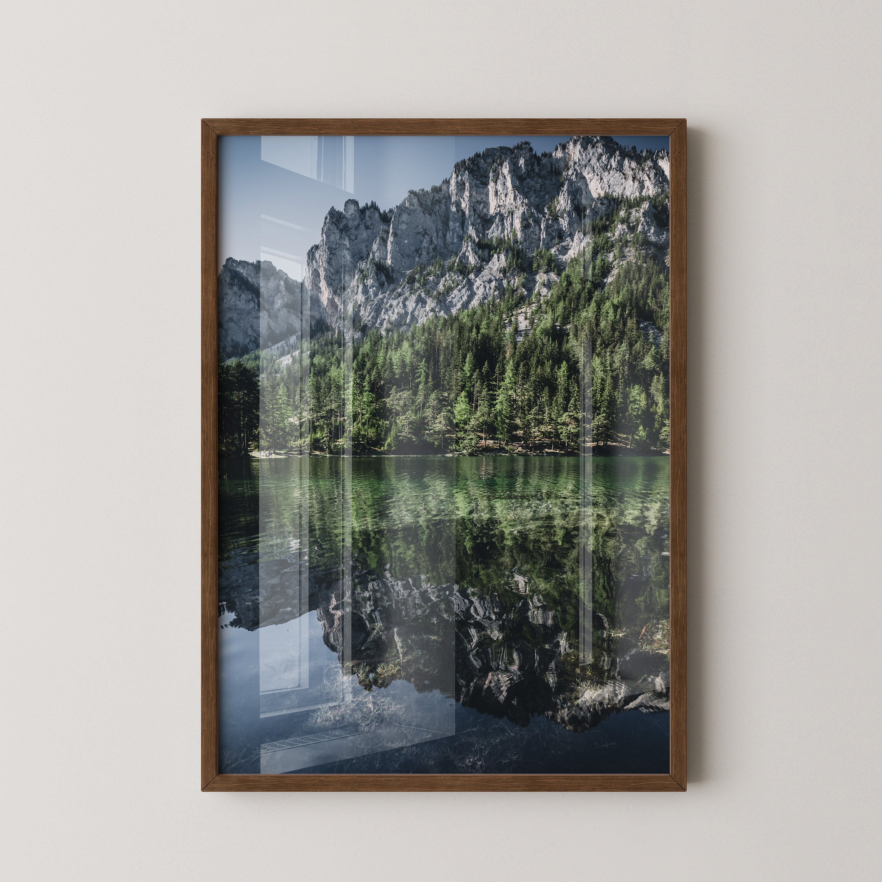 Bergsee Spiegelung alpines Grün