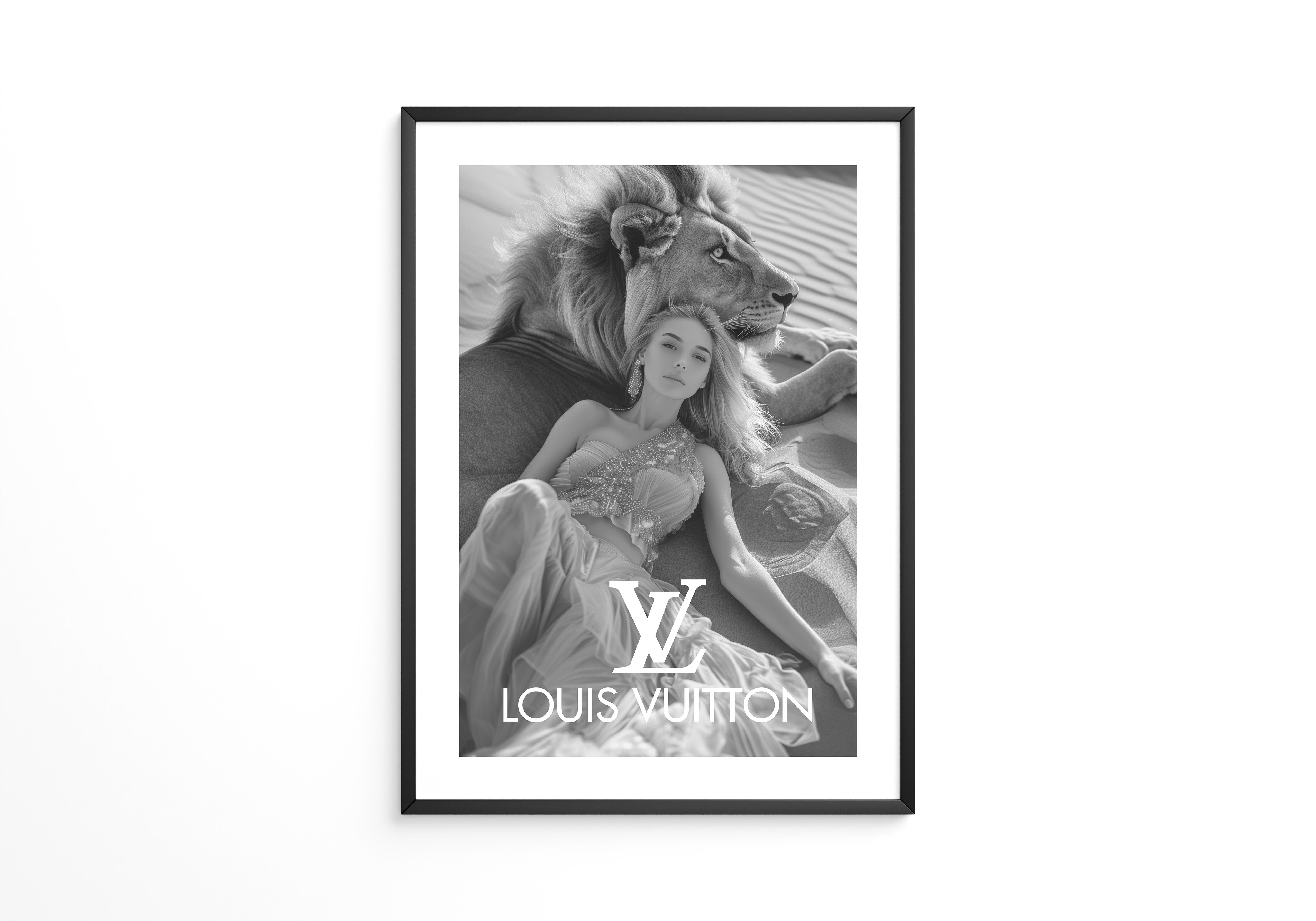 Löwe und Frau Eleganz Wüstenszene