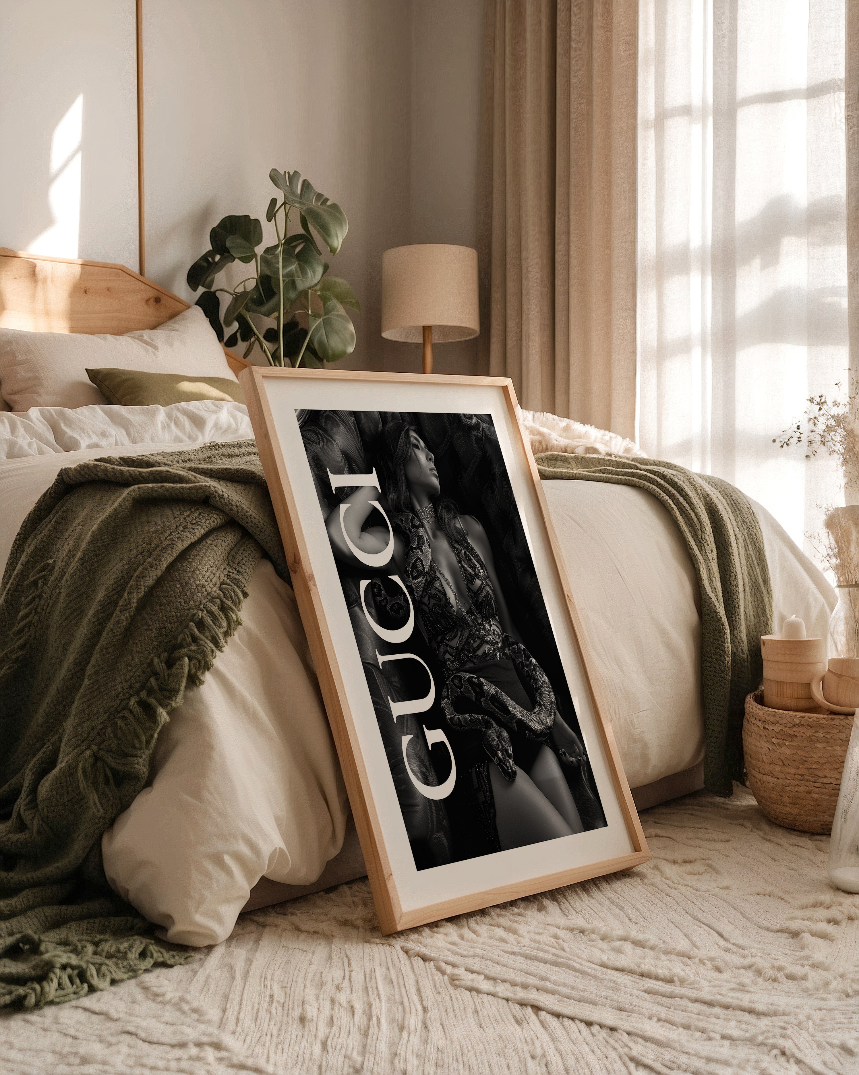 Frau mit Schlange Schwarz-Weiß