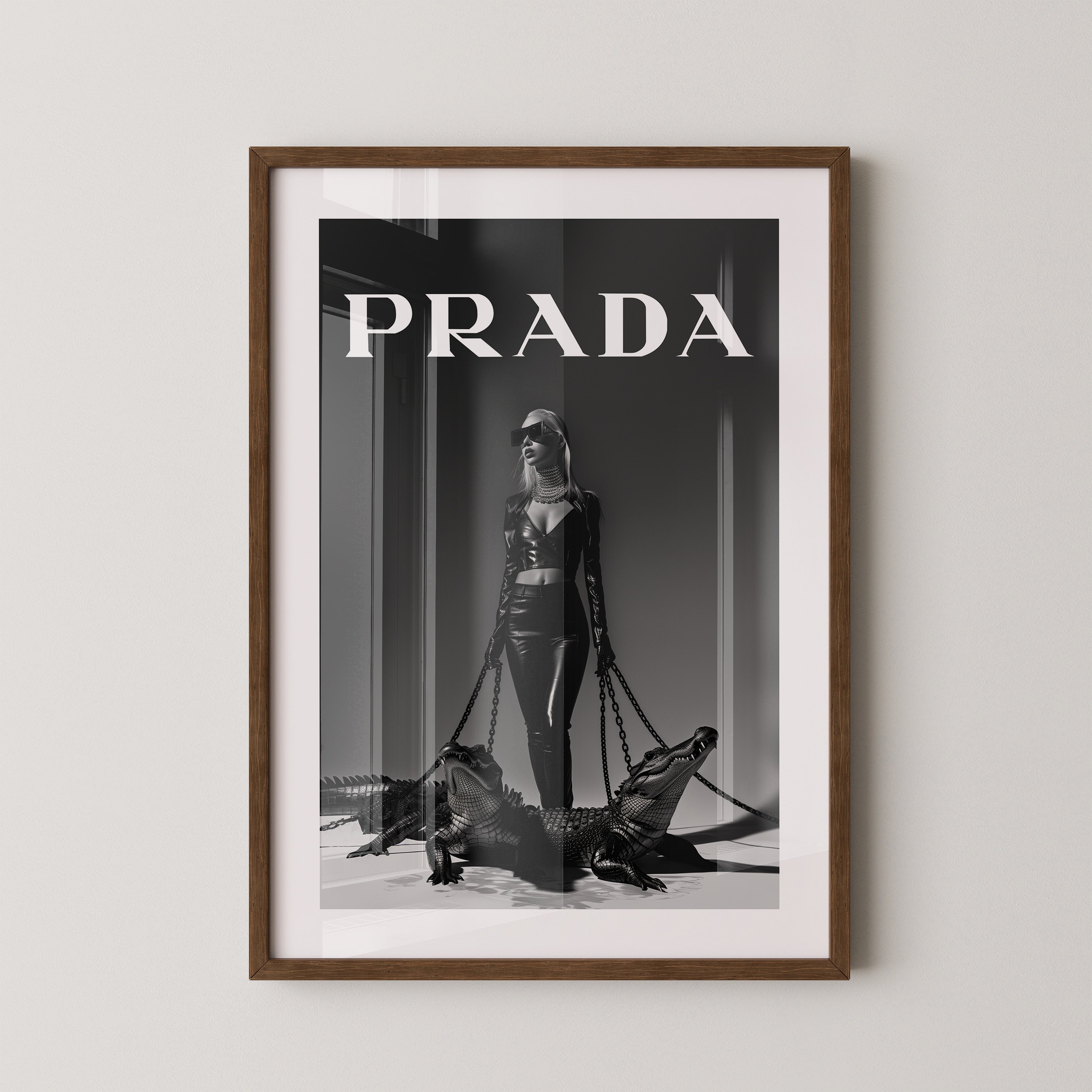 Frau Krokodil schwarzweiß